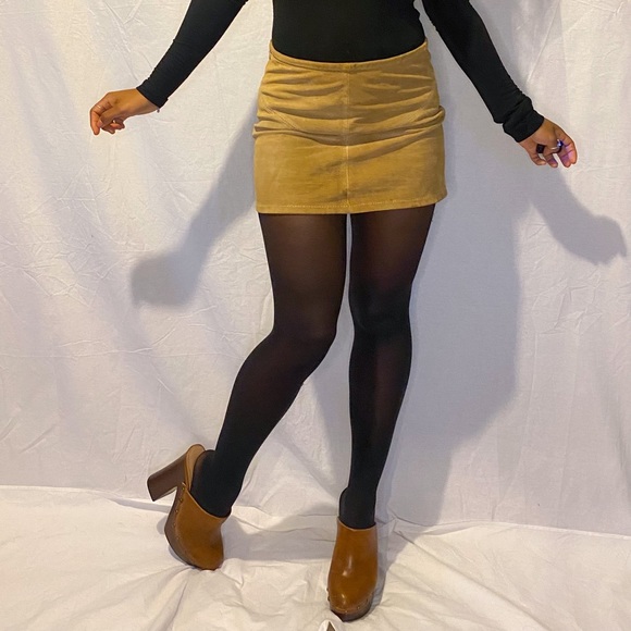 Tan Suede Mini Skirt 💛 - Picture 4 of 5